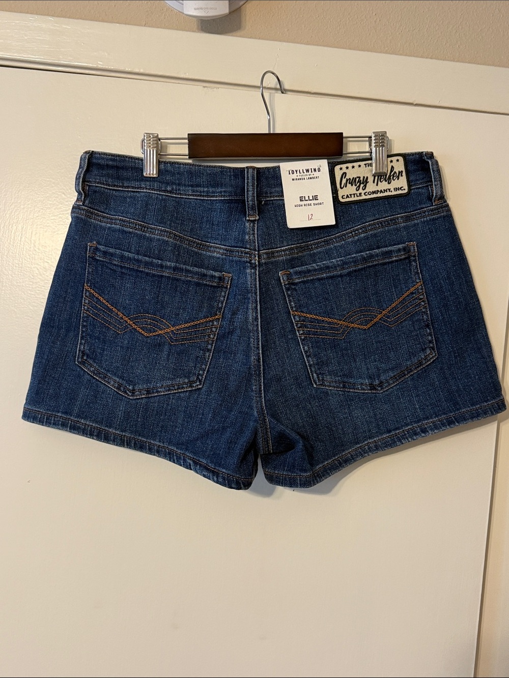 Idyllwind Denim Women’s Shorts with Patches - Picture 2 of 3